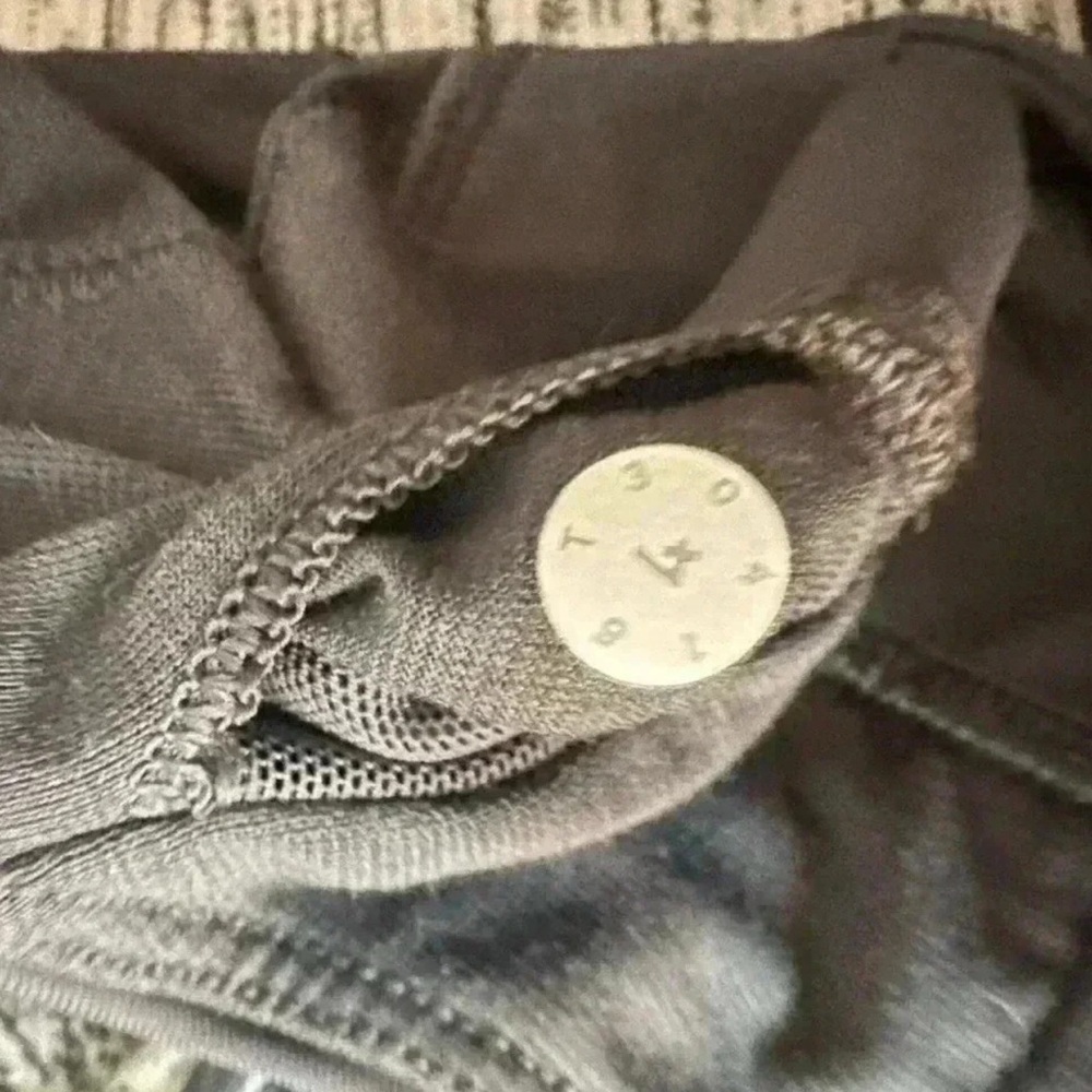 Lululemon On Track Tank size 4 - Picture 6 of 7
